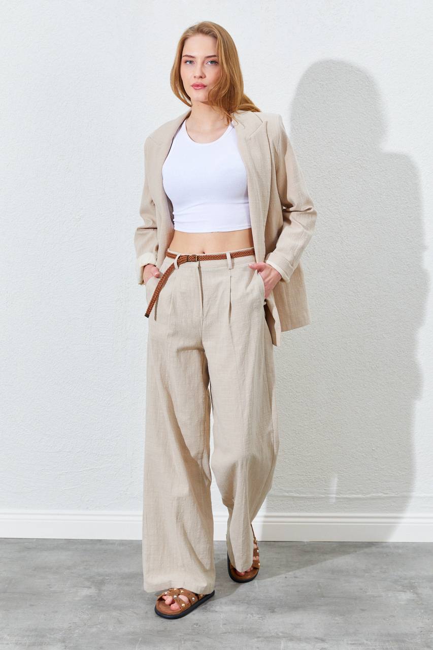 Kostum bezhë ‘Timeless Classic’